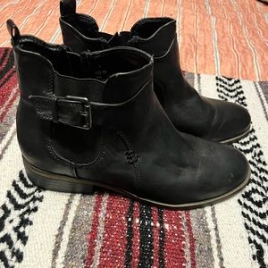 143 girl black booties. Barely worn! Size 9